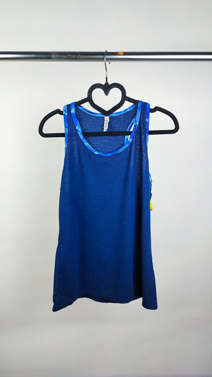 تاپ رکابی زنانه استوک وارداتی برند Eva Castillo رنگ سرمهای با یقه تزیینی آبی سایز مدیوم