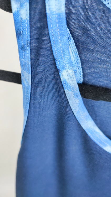 تاپ رکابی زنانه استوک وارداتی برند Eva Castillo رنگ سرمهای با یقه تزیینی آبی سایز مدیوم