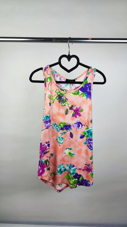 تاپ زنانه بند پهن استوک برند اکلیپس رنگ نارنجی با گلهای بنفش و سبز تنخور جلو کامل