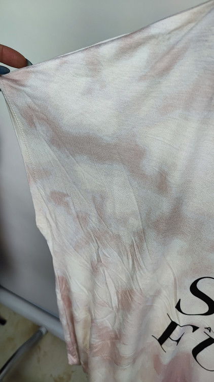 تیشرت زنانه وارداتی استوک برند Reitmans سایز بزرگ رنگ صورتی-سفید ابروبادی با چاپ نخل مدل Sun and Fun