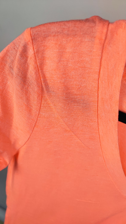 تیشرت زنانه یقه هفت جیبدار رنگ نارنجی روشن برند استوک، پارچه خنک، مناسب استفاده روزمره