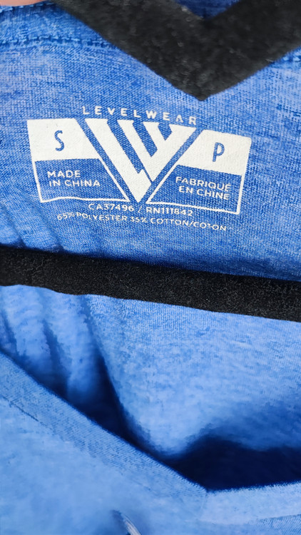 تیشرت زنانه یقه هفت برند Levelwear رنگ آبی ملانژ طرحدار استوک وارداتی گرید