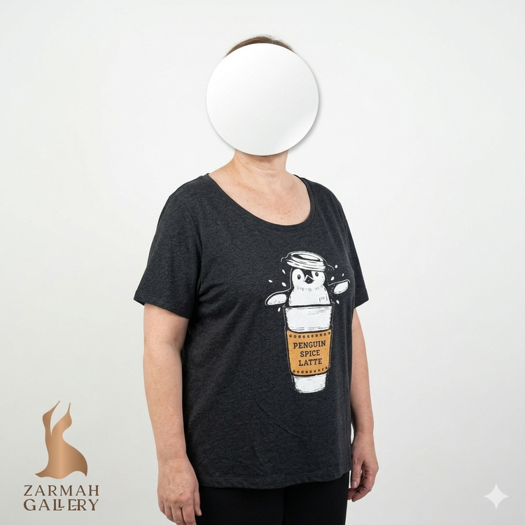 تیشرت آستین کوتاه زنانه یقه گرد رنگ ذغالی طرح پنگوئن روی لیوان قهوه برند چوک استوک وارداتی گرید