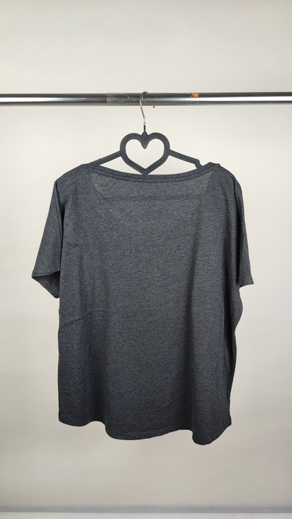 تیشرت آستین کوتاه زنانه یقه گرد رنگ ذغالی طرح پنگوئن روی لیوان قهوه برند چوک استوک وارداتی گرید