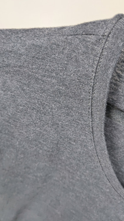 تیشرت آستین کوتاه زنانه یقه گرد رنگ ذغالی طرح پنگوئن روی لیوان قهوه برند چوک استوک وارداتی گرید