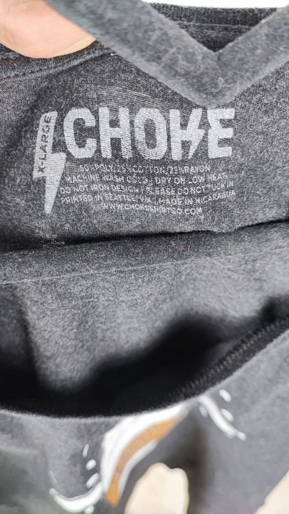 تیشرت آستین کوتاه زنانه یقه گرد رنگ ذغالی طرح پنگوئن روی لیوان قهوه برند چوک استوک وارداتی گرید