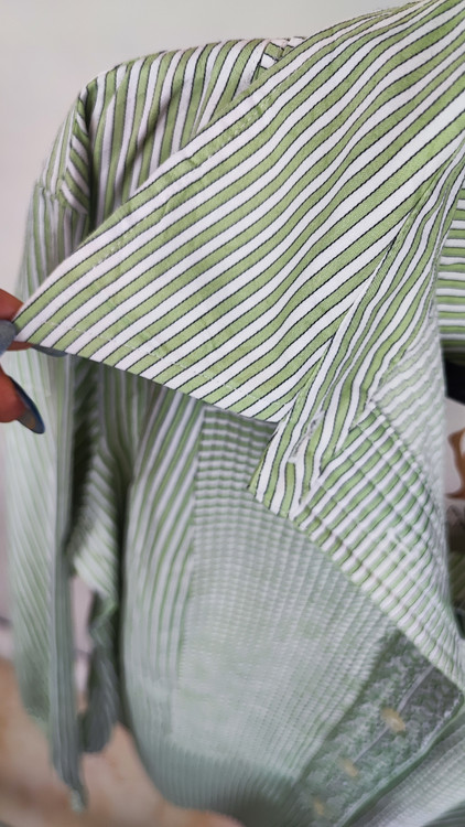 شومیز زنانه استوک برند جونز نیویورک رنگ سبز ملایم راه راه ۱۰۰ درصد پنبه مدل کلاسیک