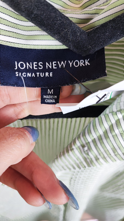 شومیز زنانه استوک برند جونز نیویورک رنگ سبز ملایم راه راه ۱۰۰ درصد پنبه مدل کلاسیک