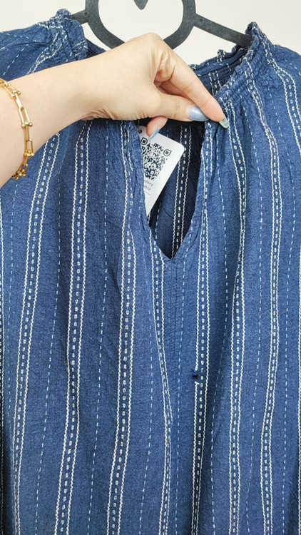 تاپ زنانه سایزبزرگ برند تایم اند ترو رنگ سرمهای راه راه جنس لنین و ریون خنک تابستانی