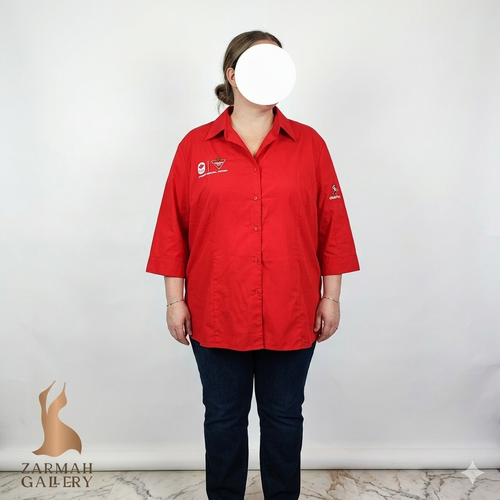 شومیز کار زنانه سایزبزرگ برند C.E.O. رنگ قرمز با لوگوی گلدوزی شده تایر کانادایی مناسب استایل کژوال