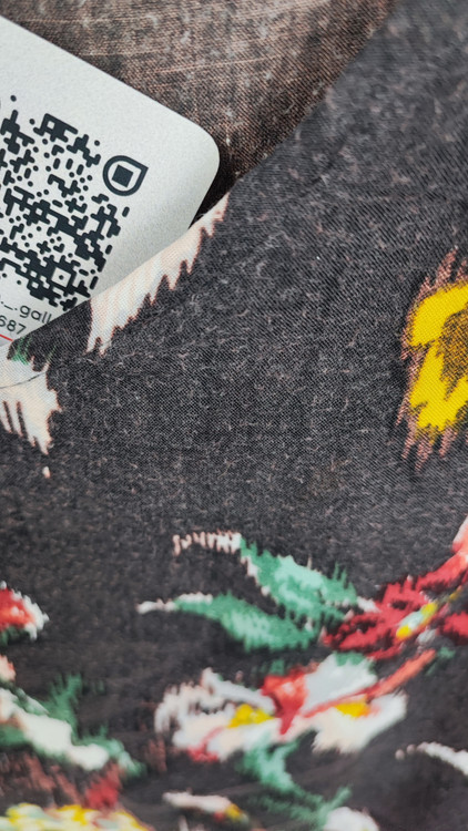 شومیز سایزبزرگ زنانه نخی برند رانچو استانسیا رنگ مشکی با گلهای رنگی درشت و آستین سه ربع موجود در زرماه گالری