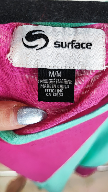 تاپ زنانه استوک اورجینال برند سرفیس رنگ صورتی و فیروزهای مناسب استایل اسپرت و روزمره