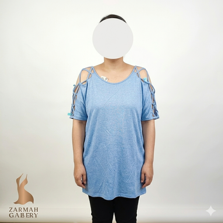 تیشرت زنانه استوک وارداتی برند Zenana Outfitters رنگ آبی ملانژ روشن با آستین کوتاه و مدل برشدار روی سرشانه