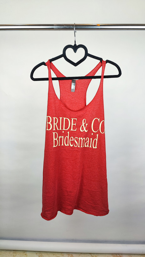 تعدادی تصویر از تاپ زنانه استوک نکس لول رنگ قرمز نوشته BRIDE & CO. Bridesmaid سایز لارج مناسب ساقدوش عروس