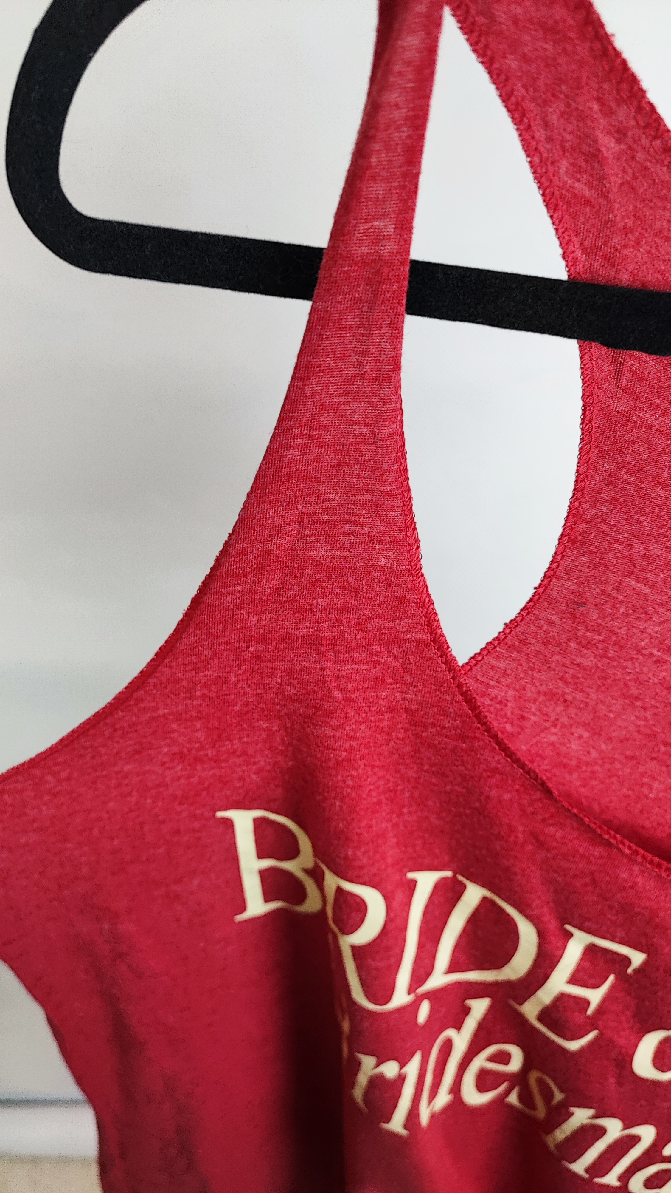 تعدادی تصویر از تاپ زنانه استوک نکس لول رنگ قرمز نوشته BRIDE & CO. Bridesmaid سایز لارج مناسب ساقدوش عروس