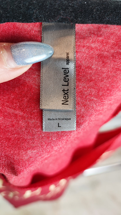 تعدادی تصویر از تاپ زنانه استوک نکس لول رنگ قرمز نوشته BRIDE & CO. Bridesmaid سایز لارج مناسب ساقدوش عروس