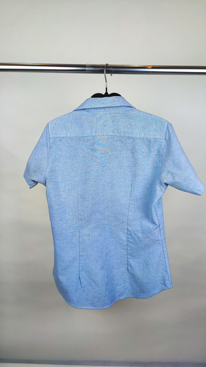 شومیز آستین کوتاه زنانه استوک وارداتی برند Becky Thatcher رنگ آبی روشن گرید C مناسب سایز ۳۸ و ۴۰ مدل کلاسیک