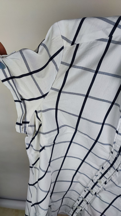 شومیز نخی زنانه استوک برند 7th Avenue رنگ سفید با چهارخانه سرمهای کد ۲۲۱۵ مناسب سایز ۴۰ تا ۴۲ با تنخور کژوال