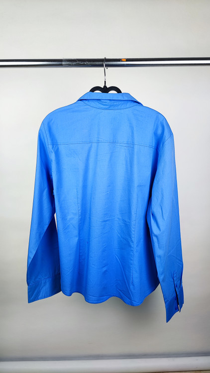 شومیز زنانه آستین بلند برند Liz Claiborne رنگ آبی کاربنی استوک اروپایی گرید A مناسب استایل رسمی و کژوال