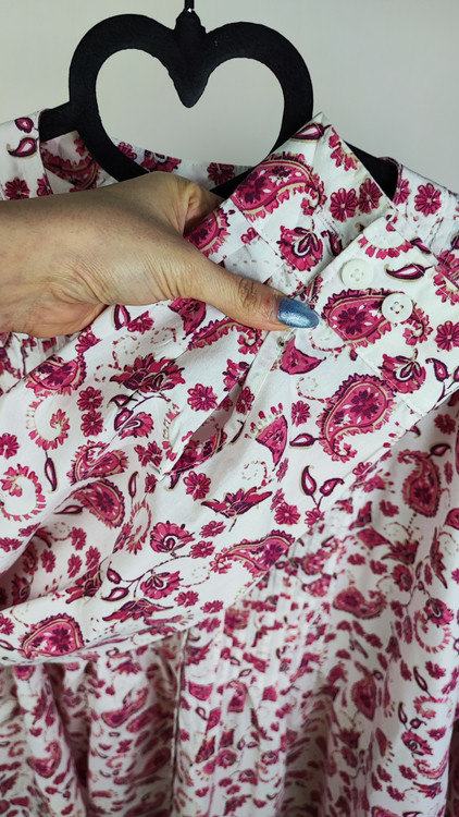 شومیز سایز بزرگ زنانه وارداتی برند Woman Within رنگ سفید با طرح بتهجقه صورتی گرید A مناسب سایز ۵۶ و