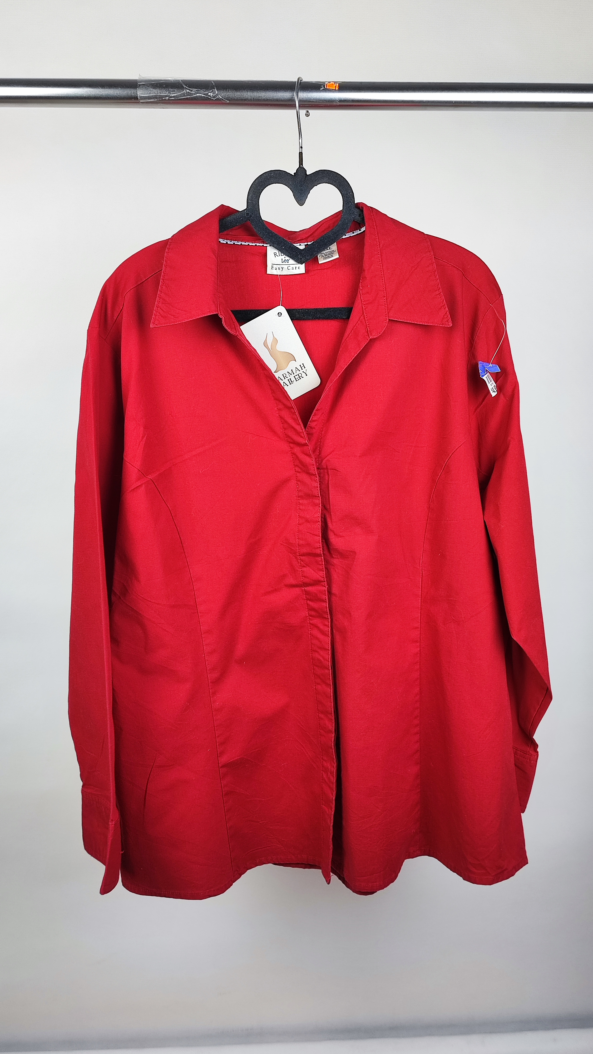 خرید شومیز زنانه سایزبزرگ برند Riders by Lee رنگ قرمز، آستینبلند، جنس ۶۰٪ پنبه و ۳٪ اسپاندکس با قیمت مناسب در زرماه گالری