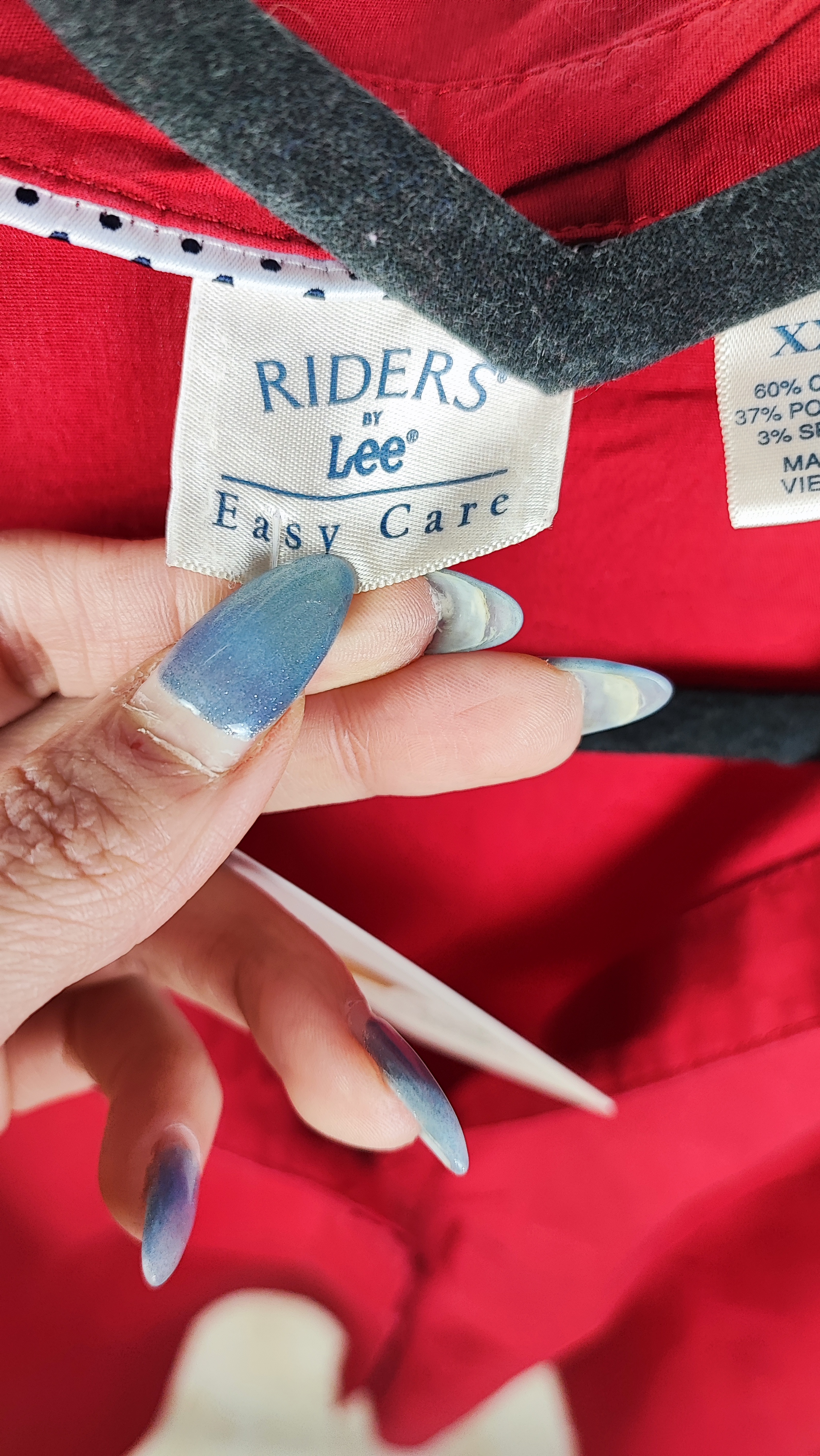 خرید شومیز زنانه سایزبزرگ برند Riders by Lee رنگ قرمز، آستینبلند، جنس ۶۰٪ پنبه و ۳٪ اسپاندکس با قیمت مناسب در زرماه گالری