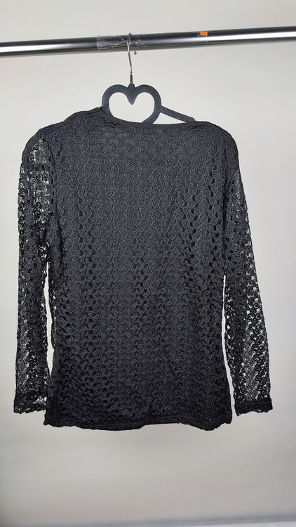 شومیز مشکی زنانه نگیندار برند استوک با رویه آستین گیپور ظریف سایز ۳۸ ۴۰