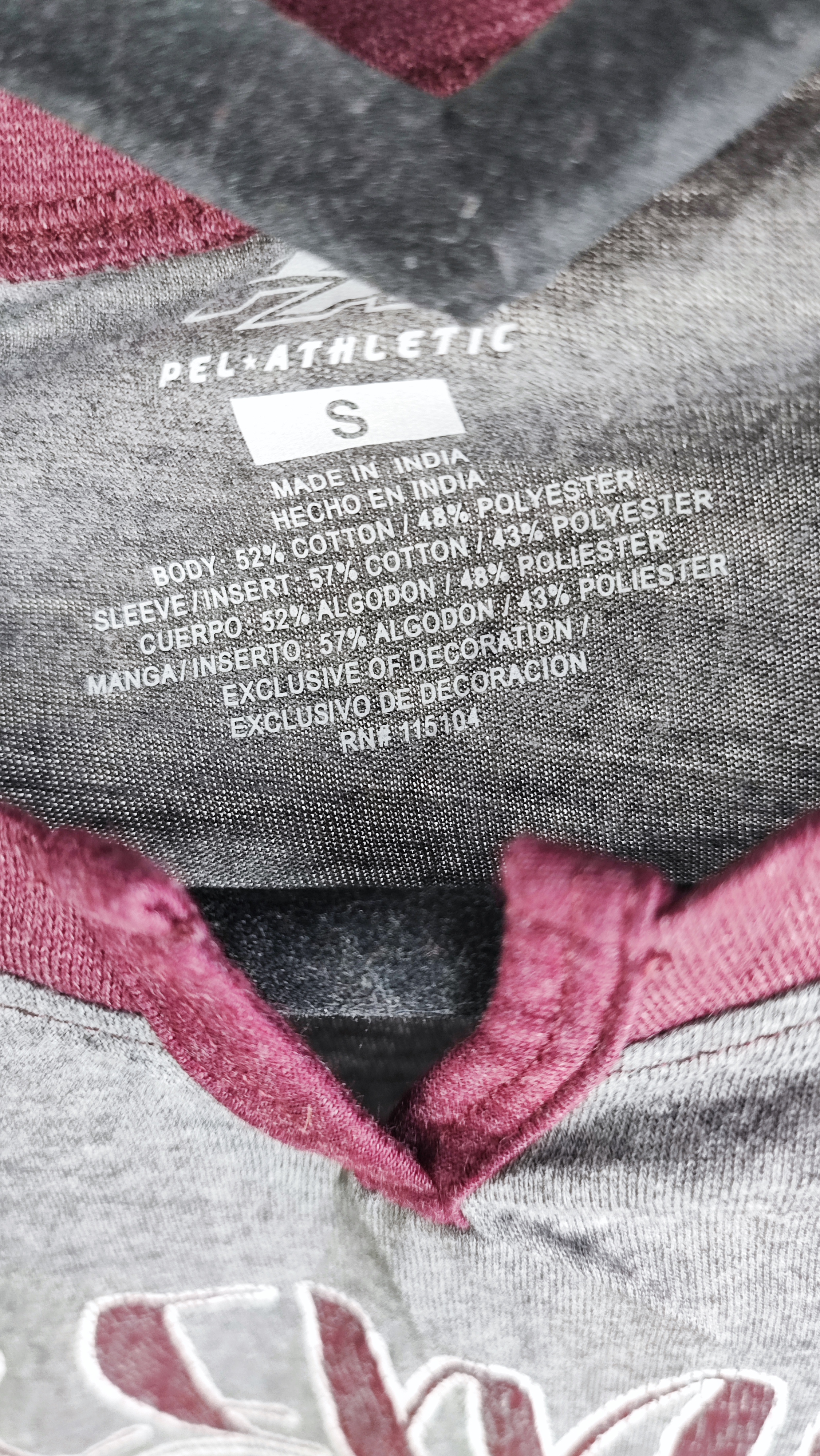 تیشرت زنانه استوک وارداتی برند پل اتلتیک رنگ طوسی و زرشکی آستین رگلان سایز ۳۸ تا ۴۰