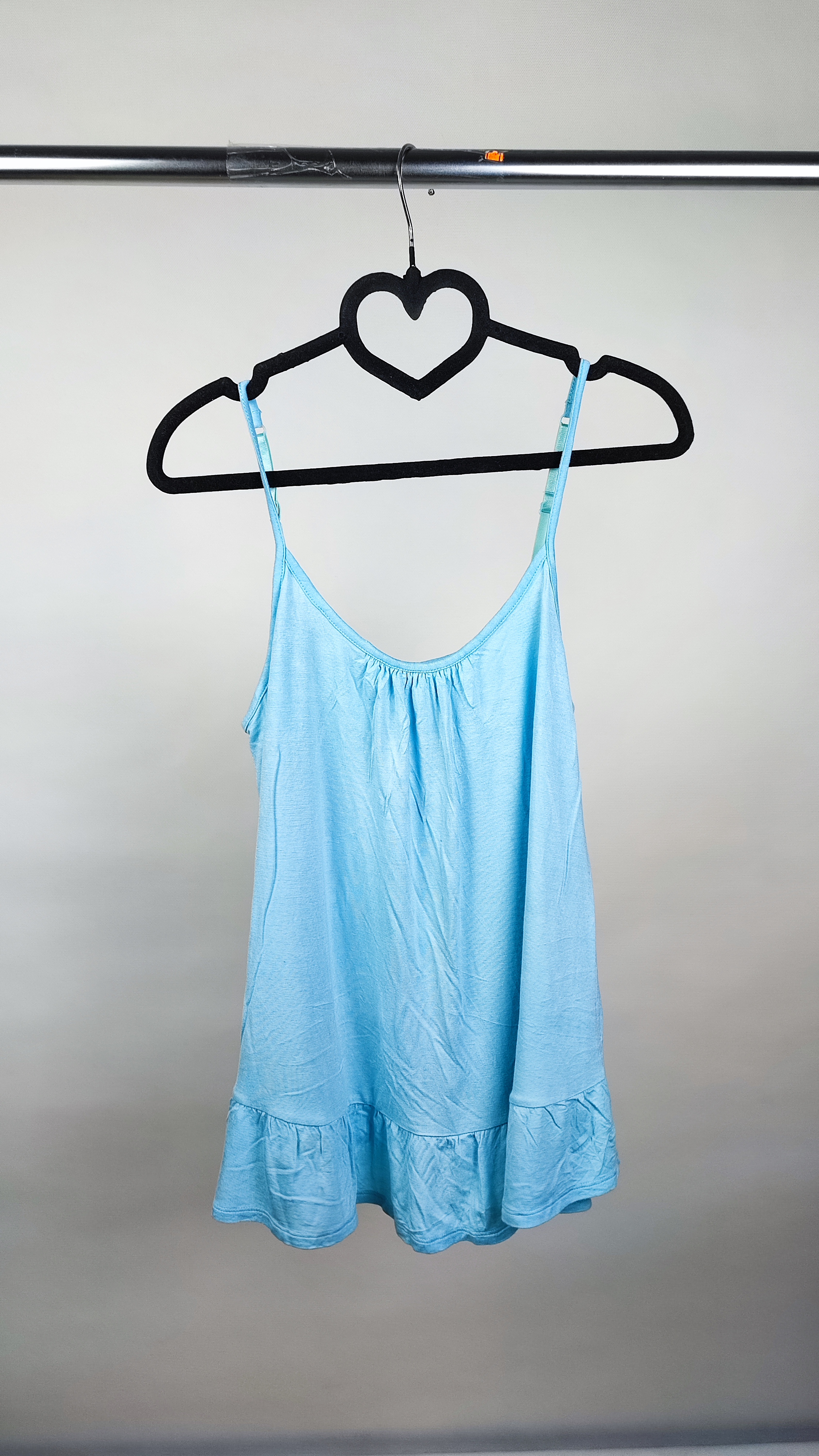 تاپ زنانه استوک برند Secret Treasures رنگ آبی روشن دارای بند قابل تنظیم مناسب سایز مدیوم و لارج