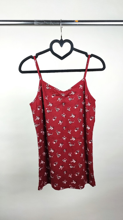 تاپ بندی زنانه استوک خارجی برند نو باندریز رنگ زرشکی گلدار پارچه کبریتی گرید B مناسب استایل راحت و خانگی