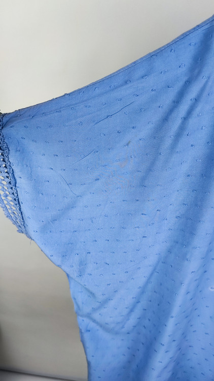 شومیز زنانه سایز بزرگ رنگ آبی روشن برند استوک وارداتی مدل یقه هفت گیپور دوزی شده