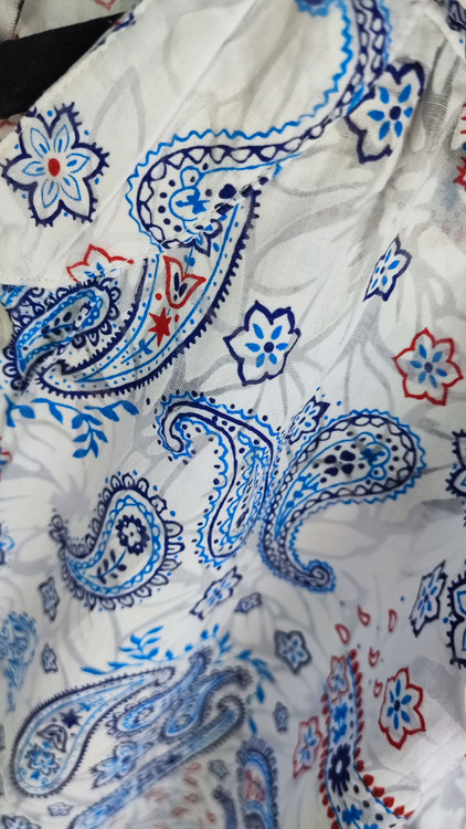 شومیز زنانه استوک اروپایی گرید A طرح بتهجقه آبی و قرمز برند Draper's & Damon's سایز بزرگ مدل کژوال