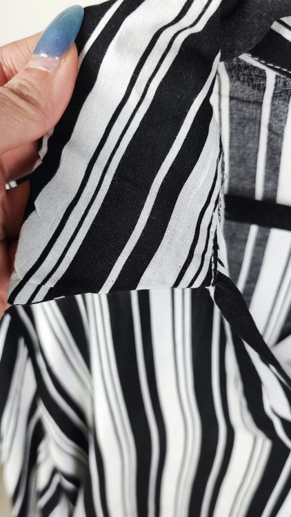 شومیز راه راه مشکی سفید زنانه برند TEMT استوک وارداتی سایز بزرگ تنخور شیک مناسب استایل رسمی و کژوال