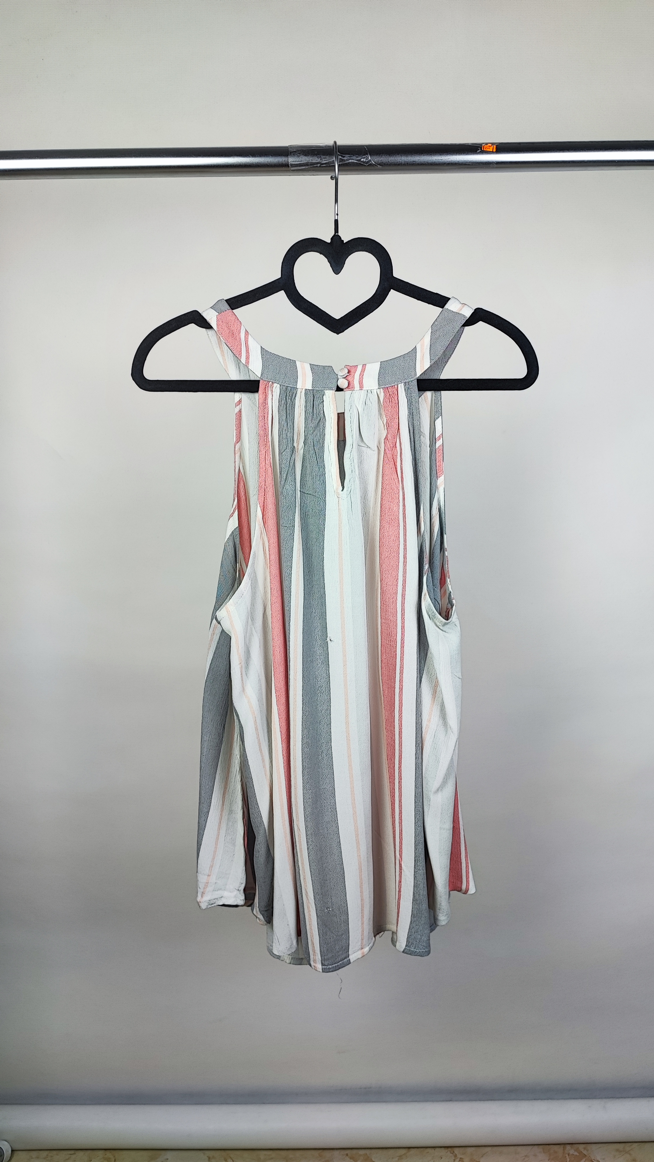 تاپ زنانه سایزبزرگ برند خارجی تورید رنگ راه راه صورتی و طوسی استوک وارداتی زرماه گالری