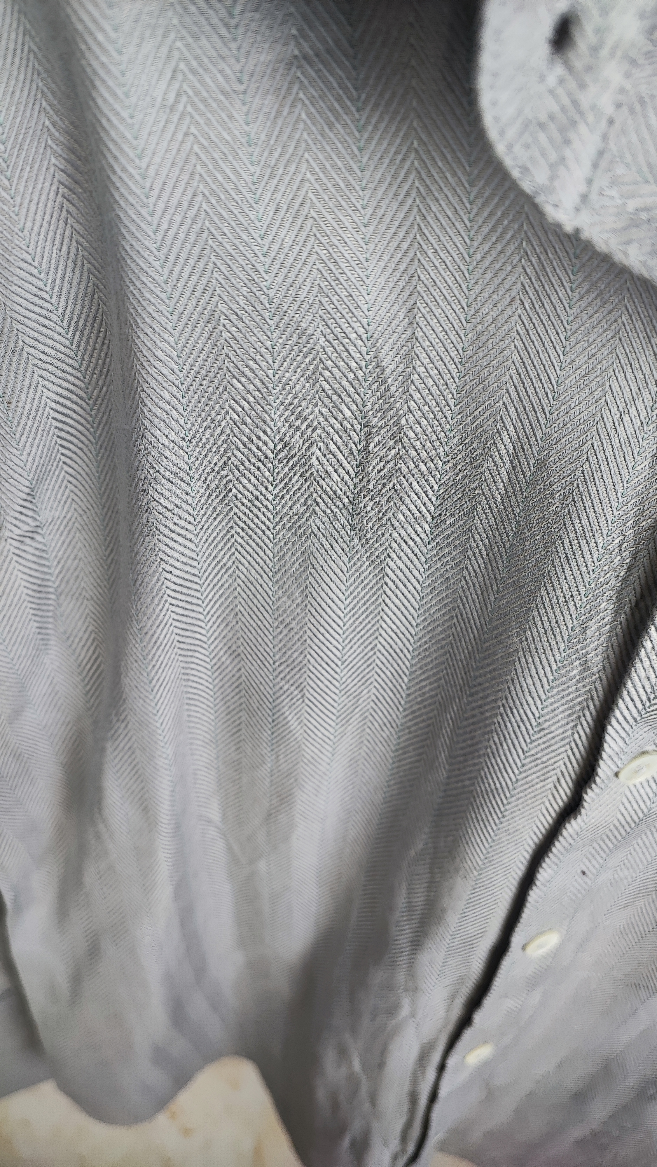 شومیز زنانه آستین بلند طوسی رنگ برند بنانا ریپابلیک با بافت جناغی و سردست پهن، سایز مدیوم، گرید C استوک.