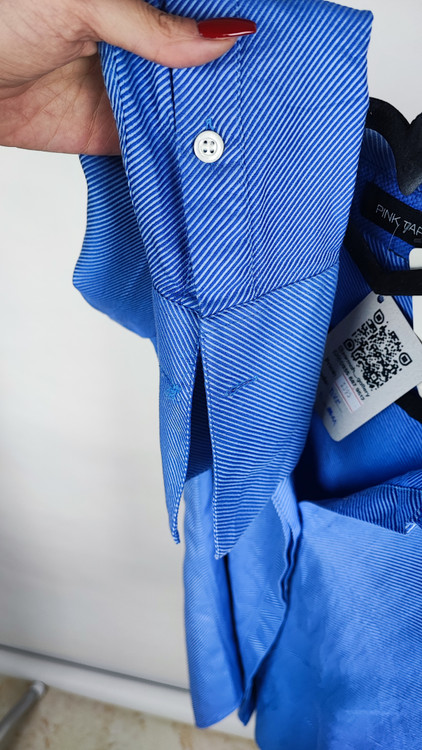 شومیز زنانه استوک اروپایی برند پینک تارتان (Pink Tartan) رنگ آبی با بافت ریز دابی سایز مدیوم مناسب استایل رسمی و کژوال