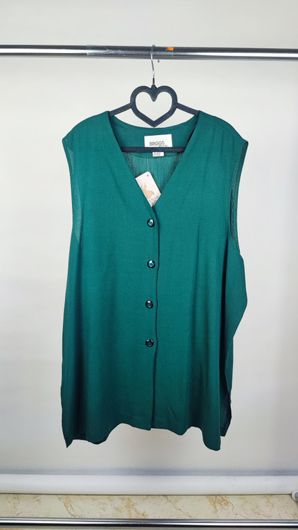 تاپ زنانه سایز بزرگ برند بریگز (Briggs) مدل جلو دکمهدار یقه هفت، رنگ سبز زمردی، سایز ۲X وارداتی