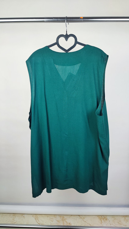 تاپ زنانه سایز بزرگ برند بریگز (Briggs) مدل جلو دکمهدار یقه هفت، رنگ سبز زمردی، سایز ۲X وارداتی