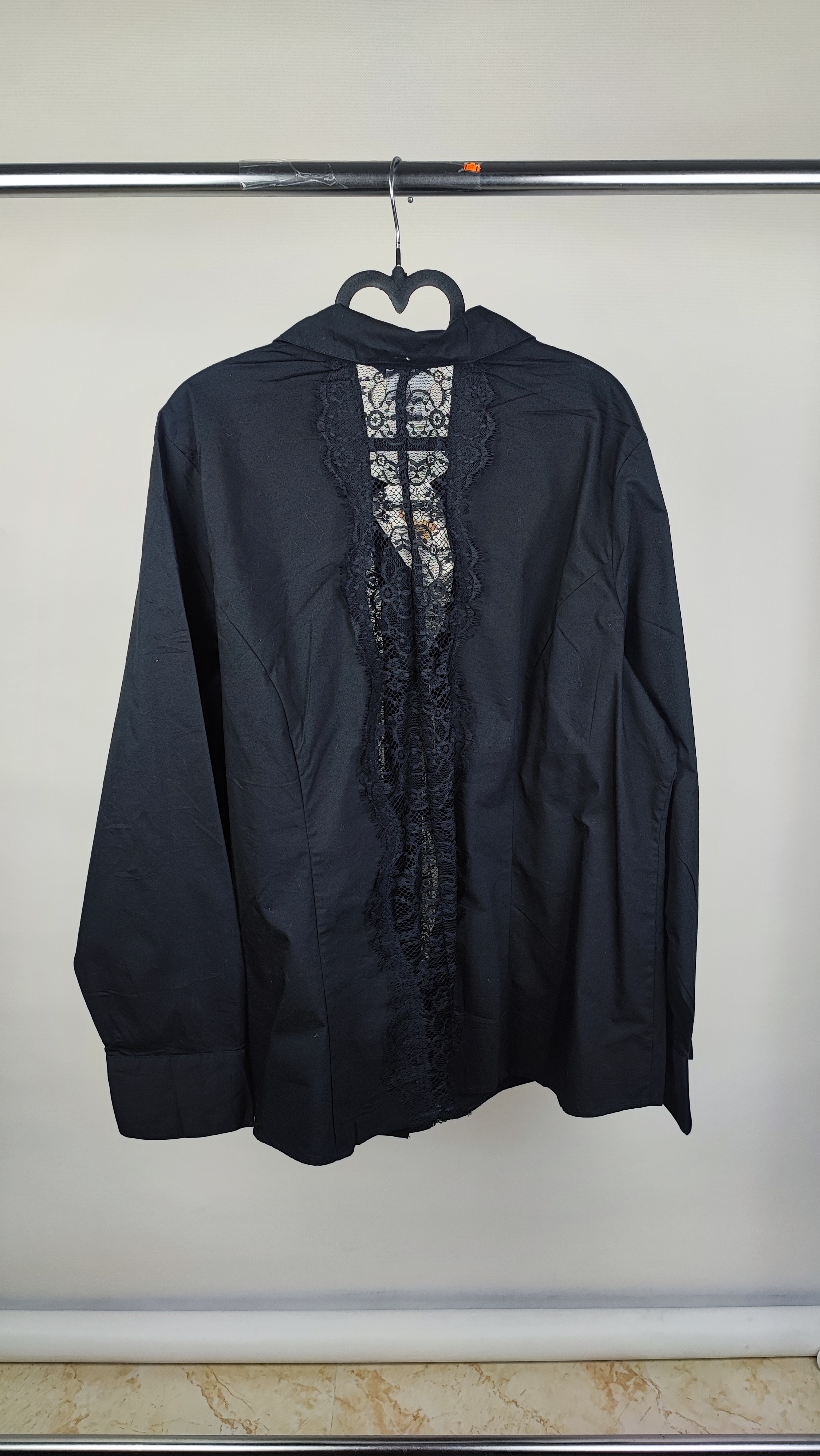 شومیز مشکی زنانه سایز بزرگ برند ورتینگتون استوک وارداتی با پنل گیپور جلو و دکمهدار