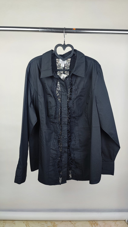 شومیز مشکی زنانه سایز بزرگ برند ورتینگتون استوک وارداتی با پنل گیپور جلو و دکمهدار