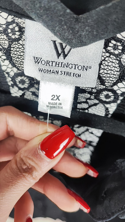 شومیز مشکی زنانه سایز بزرگ برند ورتینگتون استوک وارداتی با پنل گیپور جلو و دکمهدار