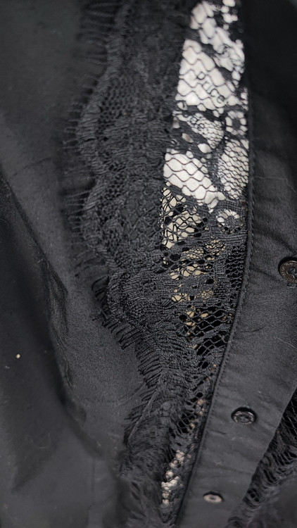 شومیز مشکی زنانه سایز بزرگ برند ورتینگتون استوک وارداتی با پنل گیپور جلو و دکمهدار