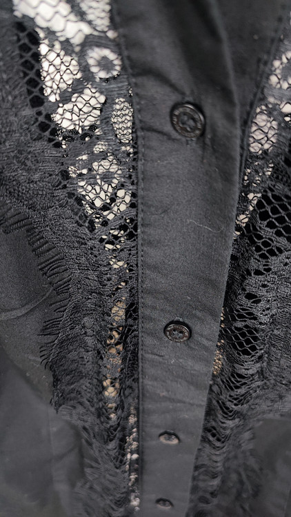 شومیز مشکی زنانه سایز بزرگ برند ورتینگتون استوک وارداتی با پنل گیپور جلو و دکمهدار