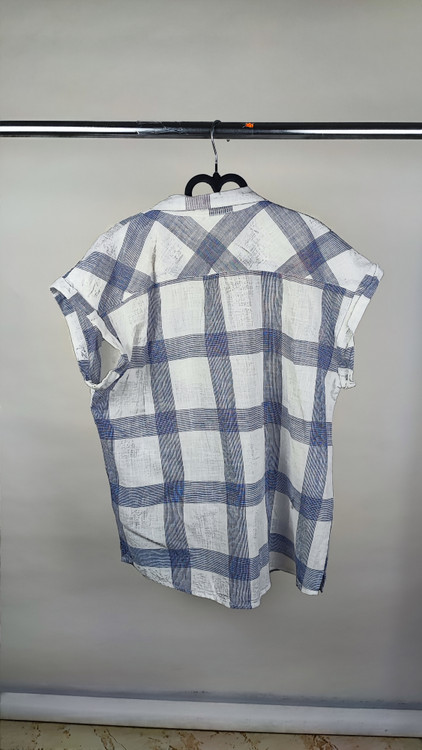 شومیز زنانه آستین کوتاه نخ پنبه چهارخونه آبی و سفید برند موریس استوک وارداتی گرید C دارای لکه های رنگپریدگی جزئی گالری زرماه