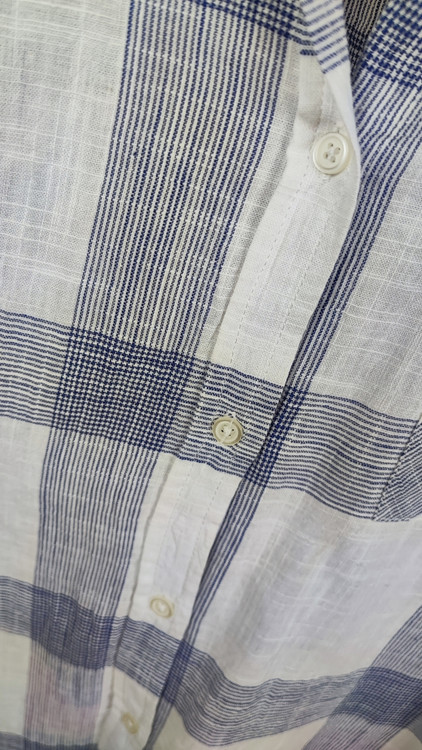 شومیز زنانه آستین کوتاه نخ پنبه چهارخونه آبی و سفید برند موریس استوک وارداتی گرید C دارای لکه های رنگپریدگی جزئی گالری زرماه