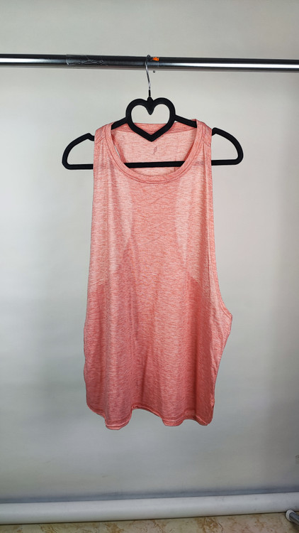 تاپ زنانه رکابی رنگ گلبهی ملانژ استوک وارداتی مناسب استایل ورزشی و کژوال