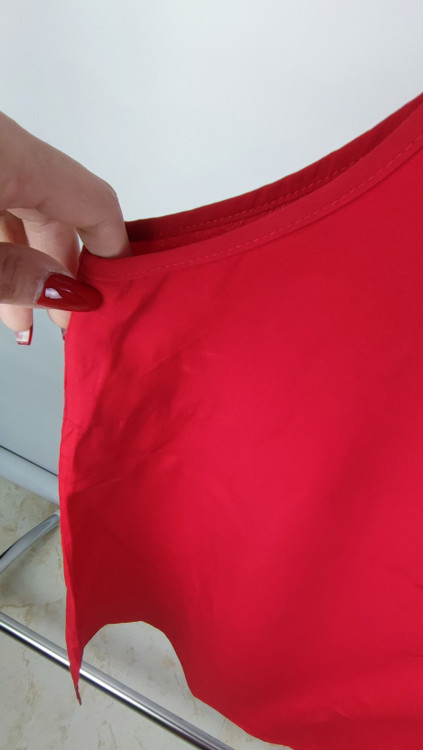 تاپ زنانه بدون آستین رنگ قرمز برند خارجی استوک اقتصادی کد 2 مناسب سایز 42 و 44 تنخور راحت