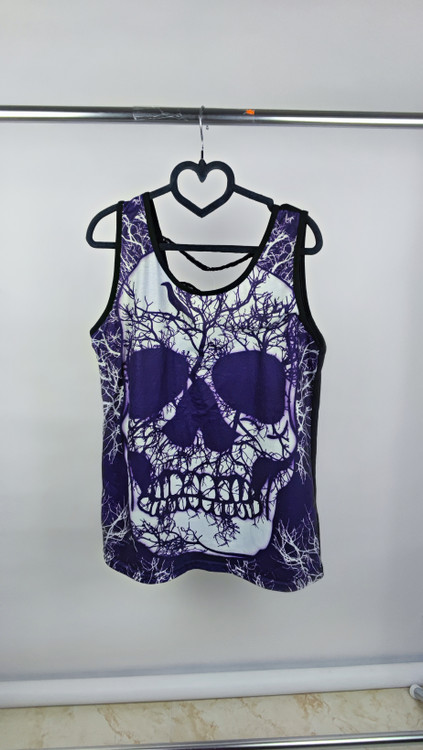 تاپ زنانه رکابی بنفش و سفید استوک وارداتی طرح اسکلت و درختان سایز ۴۰ تا ۴۲ زرماه گالری