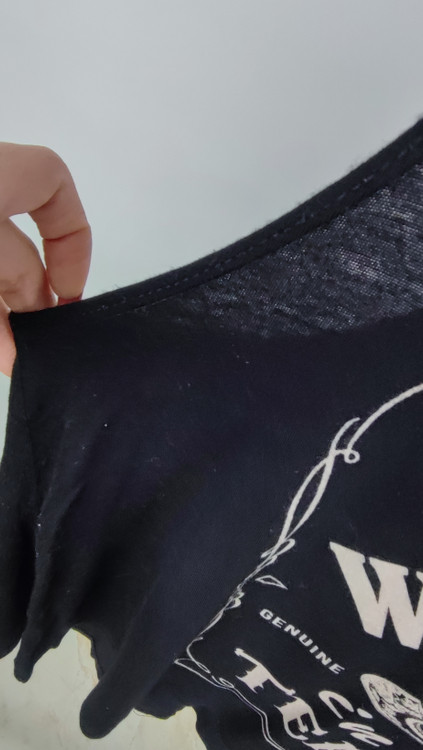 تاپ زنانه مشکی نخی برند تریومف Triumph چاپ دار مدل She’s Whiskey in a Tea Cup - استوک وارداتی گرید B - فروشگاه زرماه گالری