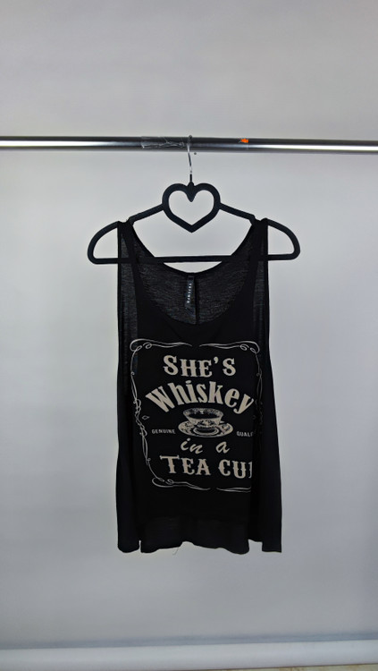 تاپ زنانه مشکی نخی برند تریومف Triumph چاپ دار مدل She’s Whiskey in a Tea Cup - استوک وارداتی گرید B - فروشگاه زرماه گالری